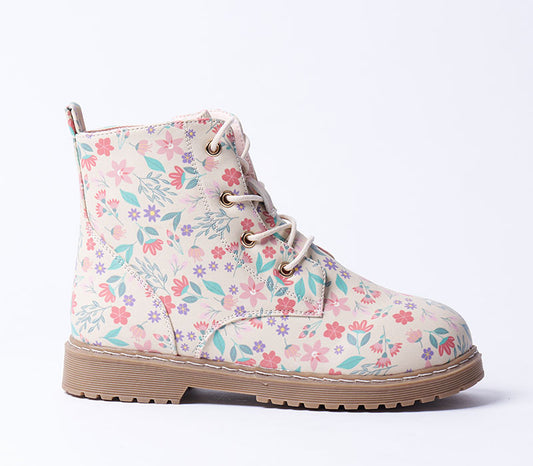 Flat ankle boot
