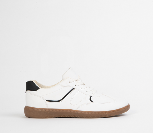 Flat sneaker