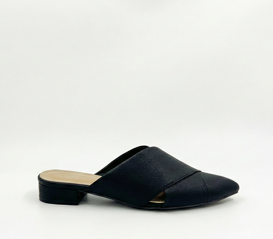 Kitten heel mule
