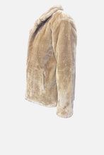 Load image into Gallery viewer, Fur coat
