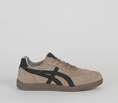Flat sneaker