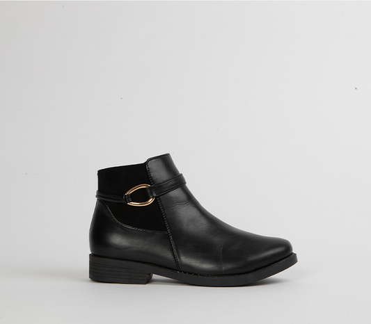 Flat ankle boot