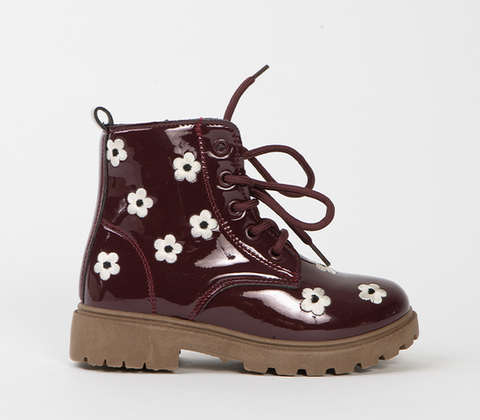 Flat ankle boot