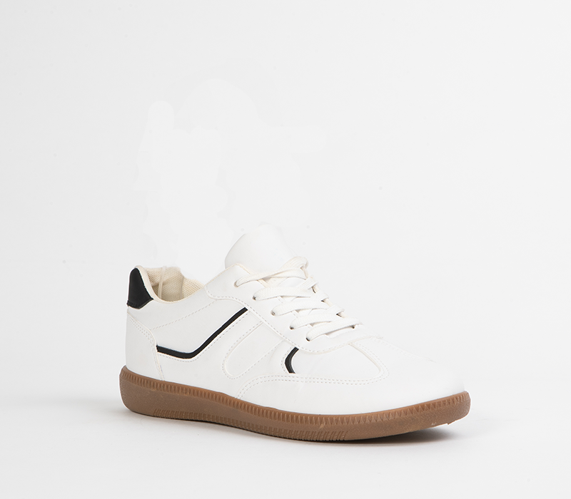 Flat sneaker