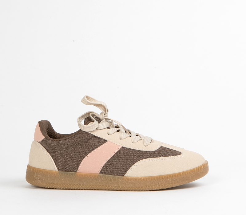 Flat sneaker