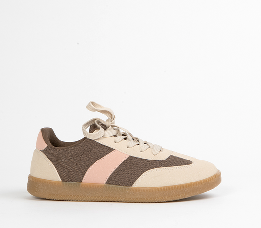 Flat sneaker