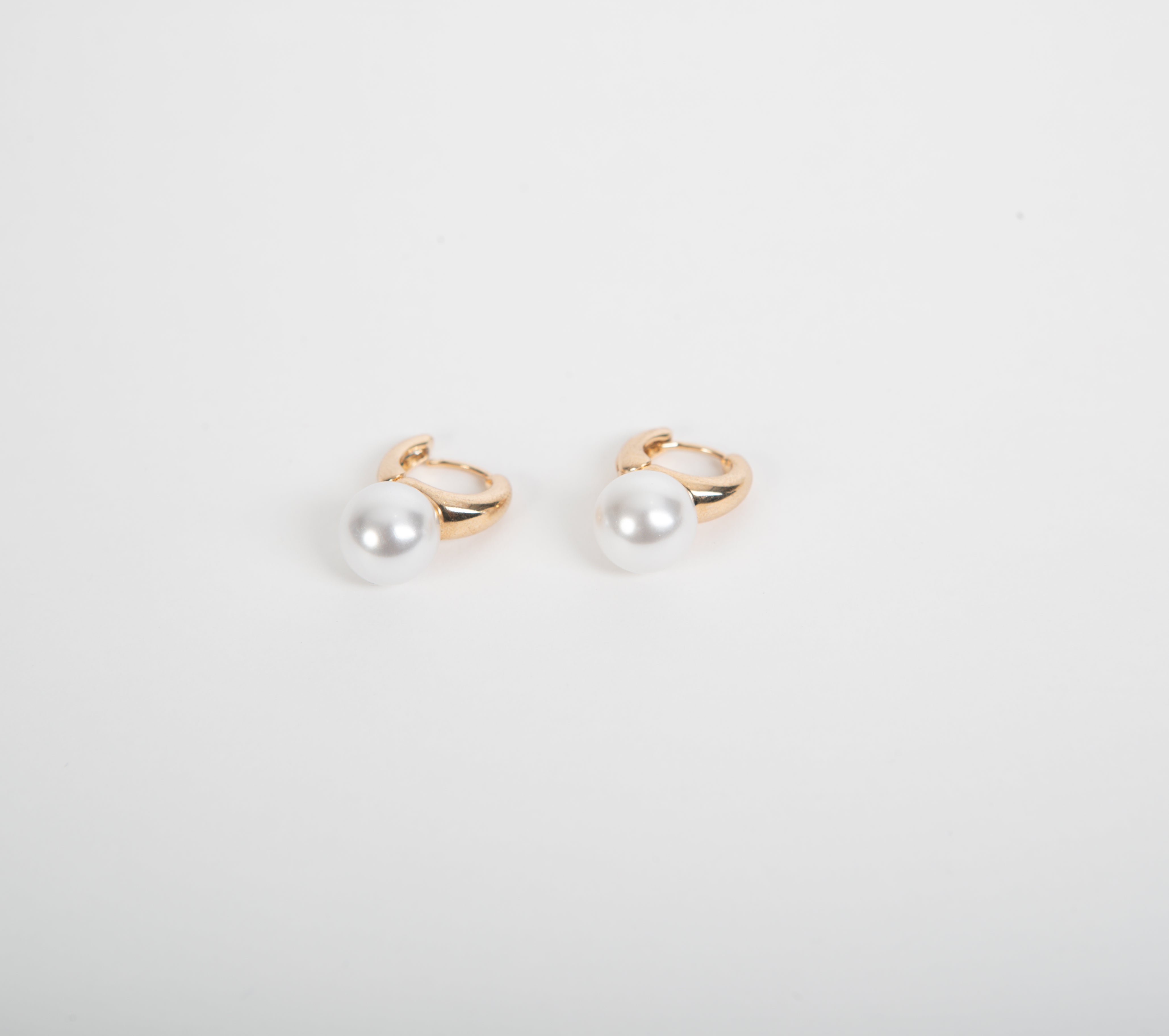 Dangle earrings