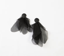 Load image into Gallery viewer, Dangle earrings
