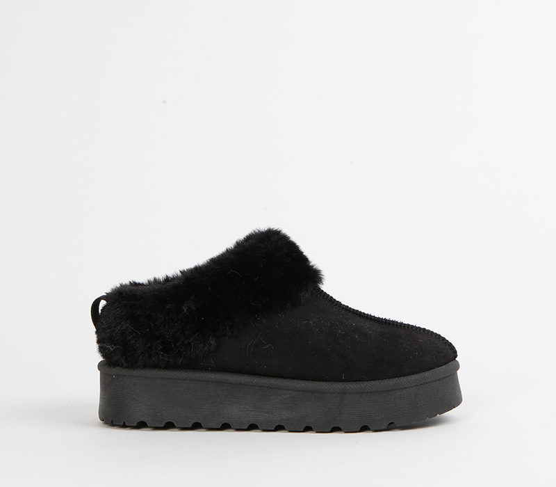 Flat ankle boot