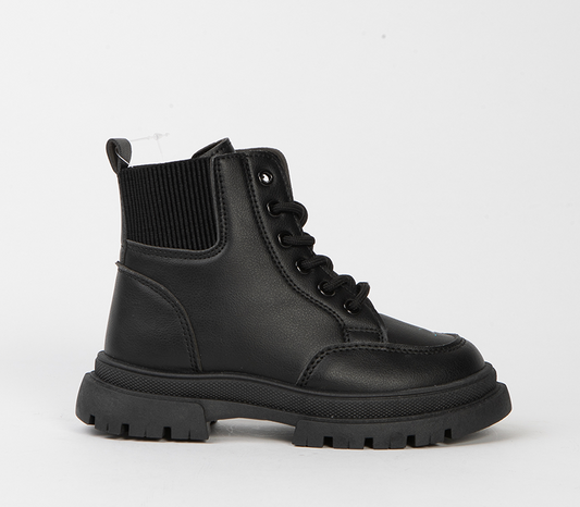 Flat ankle boot