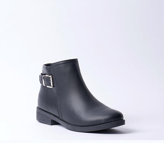 Flat ankle boot