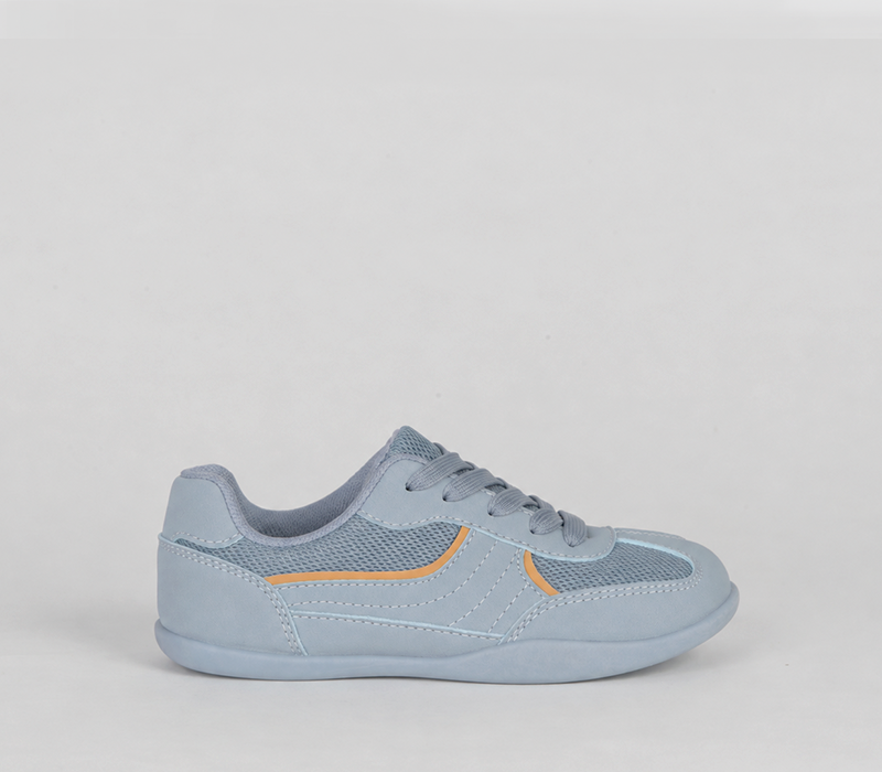 Flat sneaker