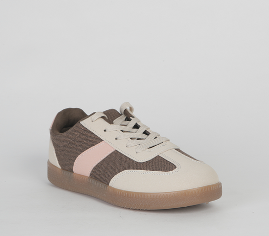 Flat sneaker