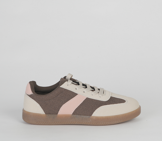 Flat sneaker