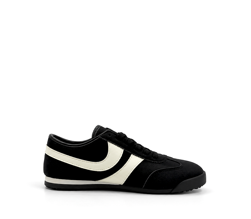 Flat sneaker