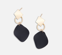 Load image into Gallery viewer, Dangle earrings
