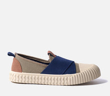 Load image into Gallery viewer, Flat Sneaker
