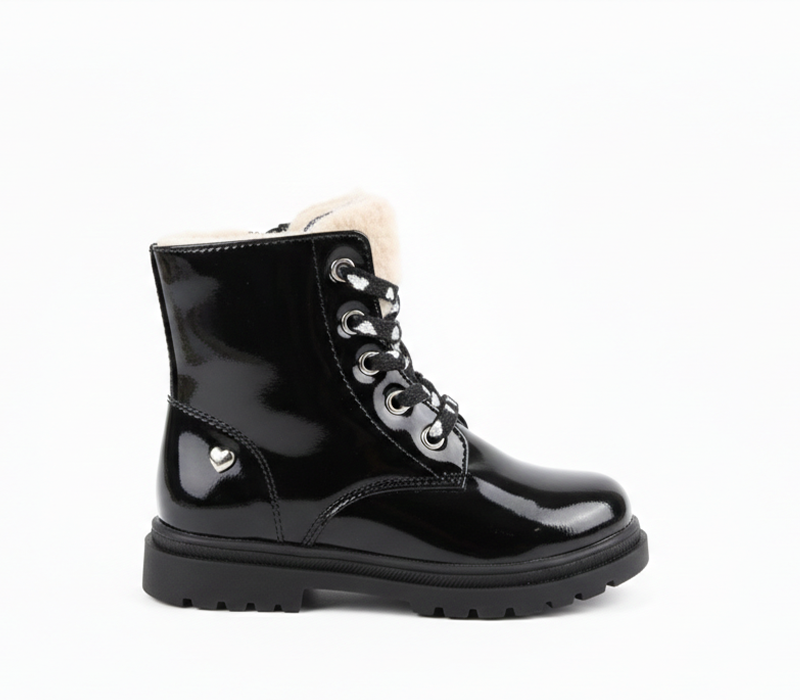 Flat ankle boot