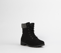 Flat ankle boot