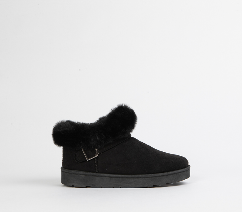 Flat ankle boot