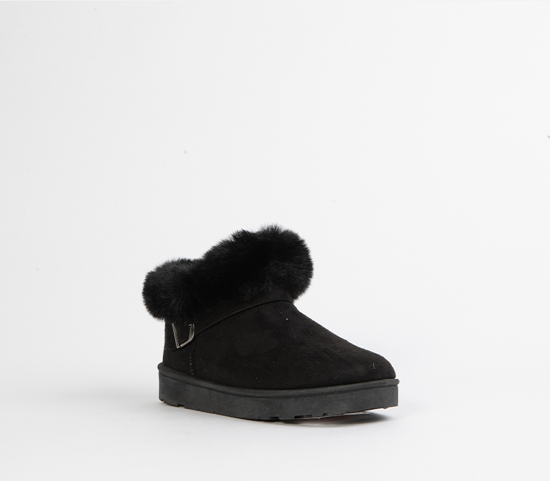 Flat ankle boot