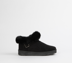Flat ankle boot