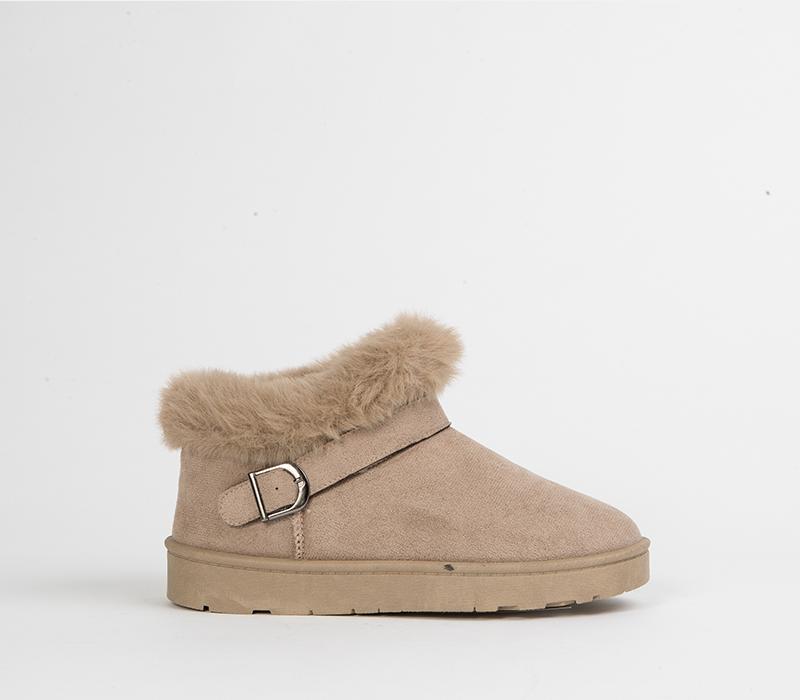 Flat ankle boot