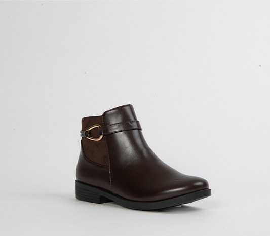 Flat ankle boot