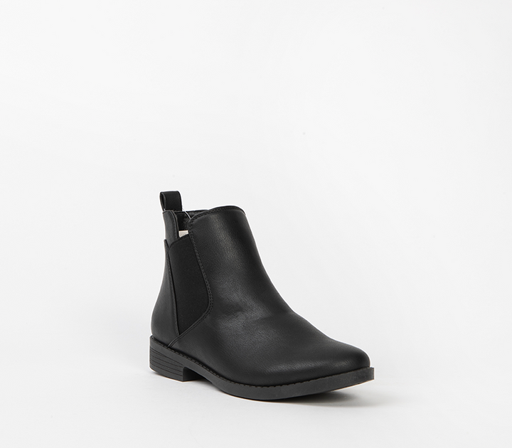 Flat ankle boot