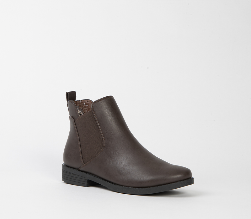 Flat ankle boot