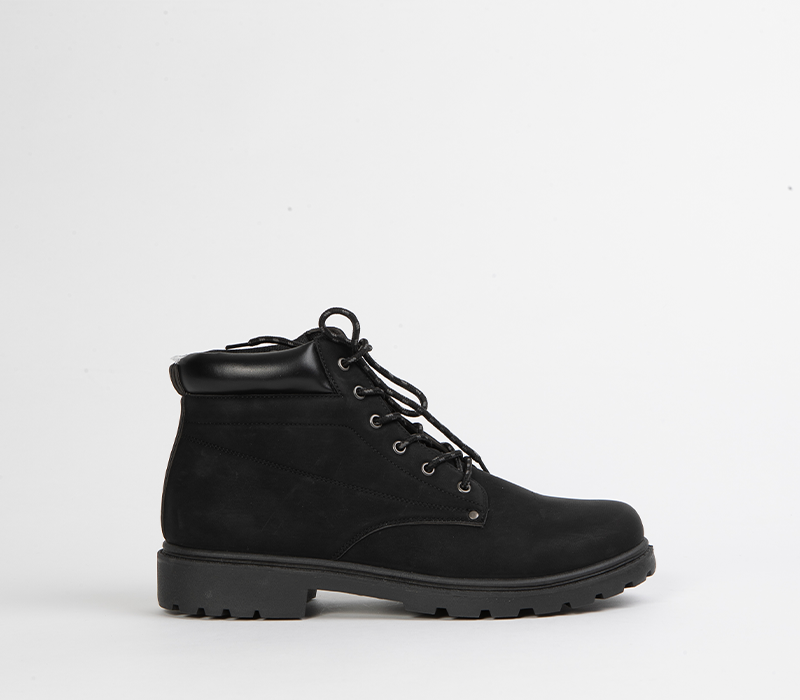 Flat ankle boot