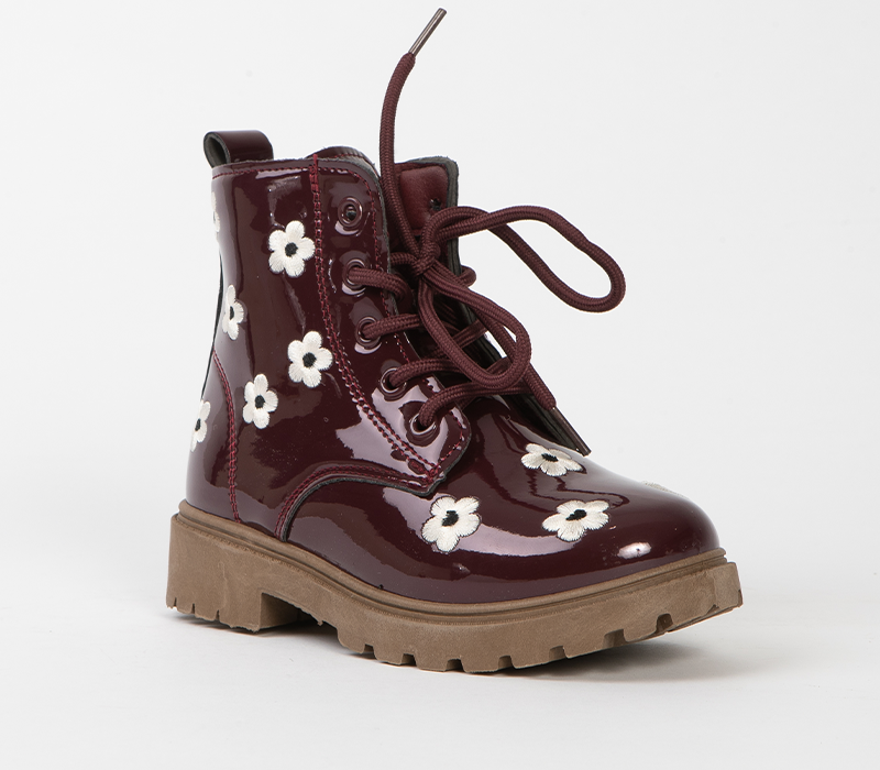 Flat ankle boot